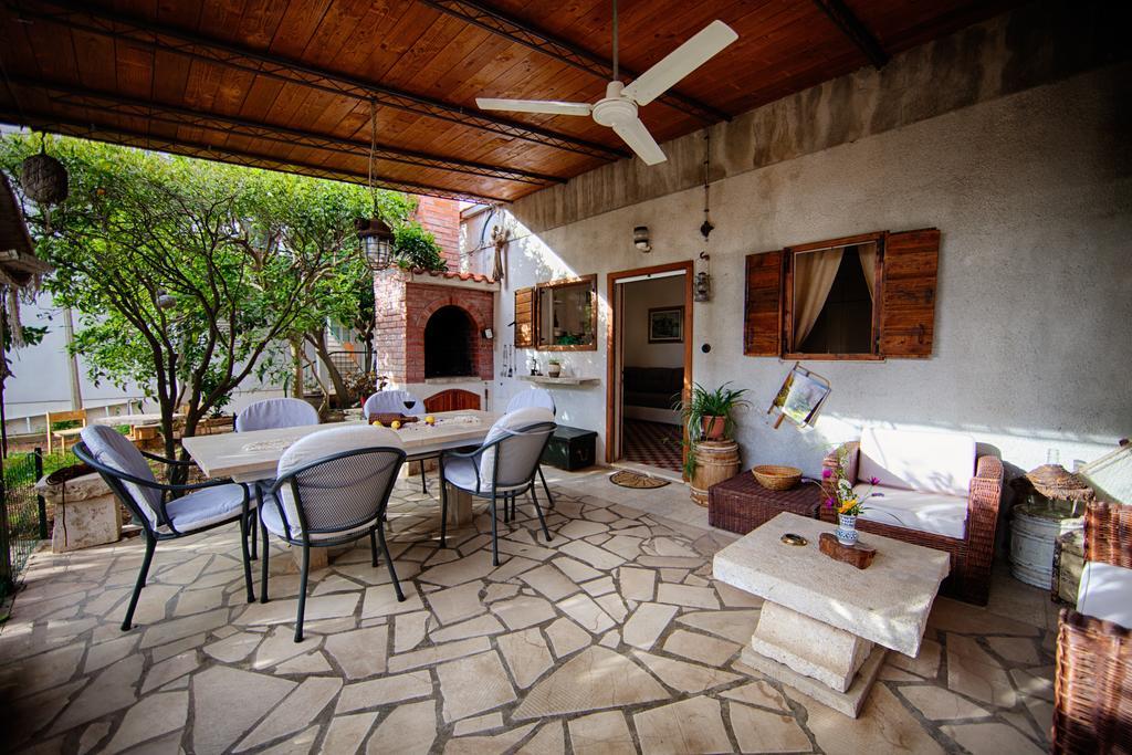 Villa Kamenica Komiža الغرفة الصورة
